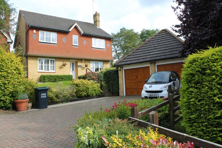 4 bedroom detached house to rent Watford, WD19 VeeZed Residential