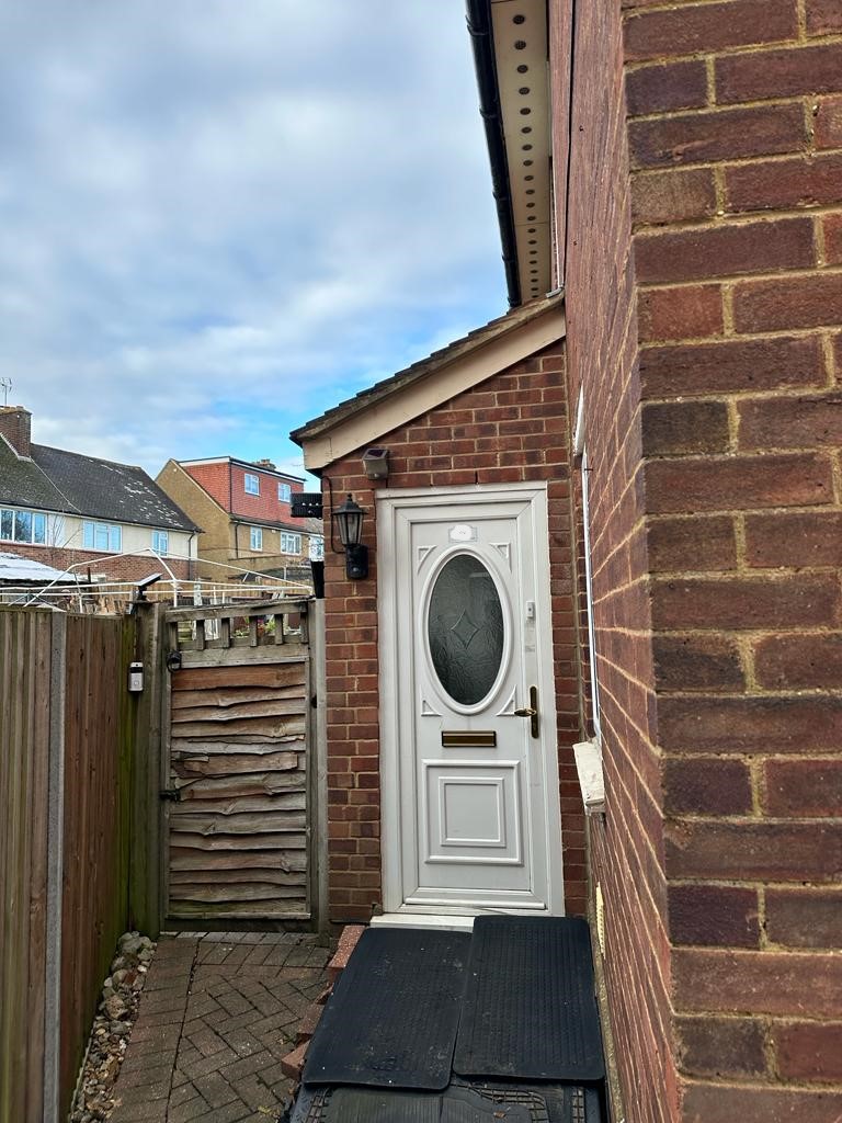 6 Bedroom SemiDetached House For Sale Pinner VeeZed Residential